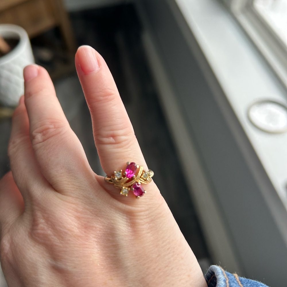 4/$50 Elegant Gold and Pink Gemstone Ring size 4 1/2 - Picture 9 of 9